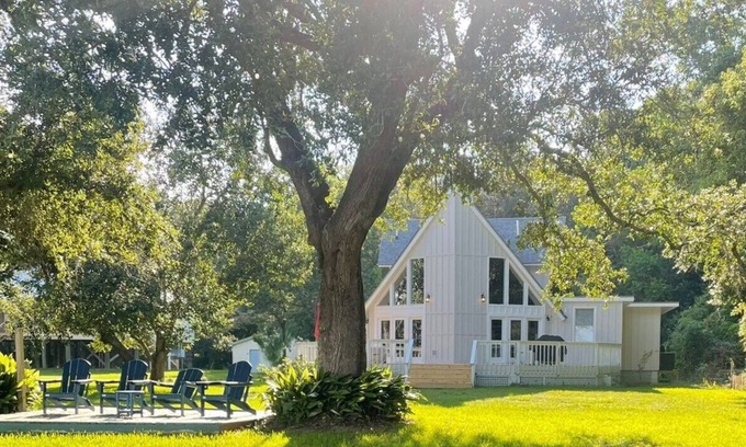 Driftwood Casa | Secluded Bayview vacation home with private beach