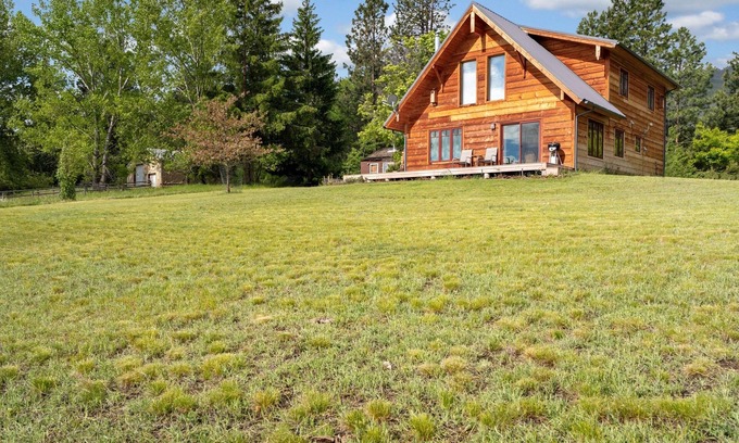 Hamilton Casa | Secluded Bitterroot Valley Cabin
