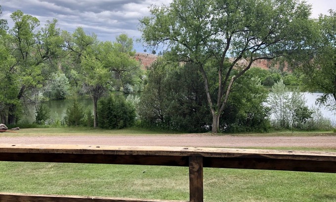 Hot Springs Cabina | Secluded cabin by lake, pet friendly, quiet