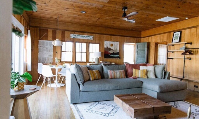 Rawley Springs Cabina | Secluded Cabin Escape with Fire Pit & Scenic Views