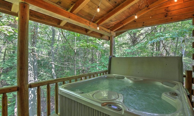 Millersburg Cabina | Vistas increíbles! Cabina romántica con bañera de hidromasaje, jacuzzi, chimenea y cocina