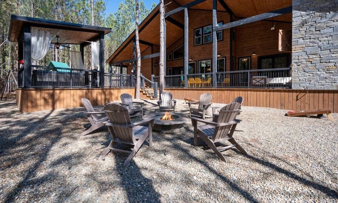Hatton Cabina | Secluded Cabin! Hot Tub! Fire Pit! Dirt Trails