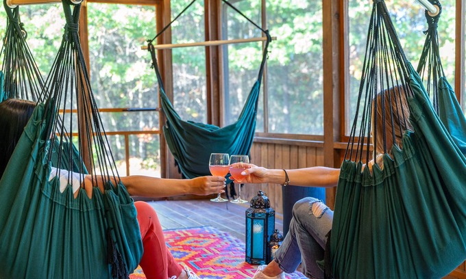 Necedah Cabina | Secluded Cabin/HotTub + Swimming Pool + Game Room