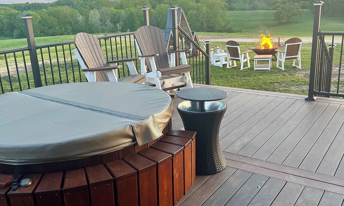 Viola Cabina | Secluded cabin on 75 acres 360 views cedar hot tub infrared sauna outdoor Shower