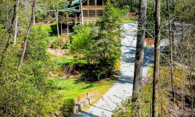 Brevard Cabina | Secluded Cabin on Private 6 Acres w/ 2 Waterfalls & 4 Streams Near Brevard