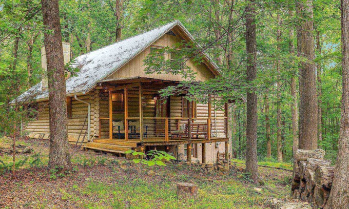 Kingston Springs Cabina | Secluded Cabin ~ 30 Minutes to Downtown Nashville or Downtown Franklin ~ Fire Pit ~ Family Fun!