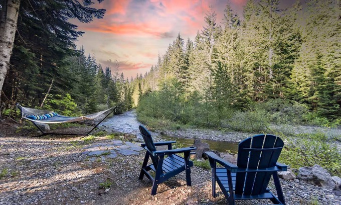Snoqualmie Pass Casa | Secluded Cabin w/ Hot Tub & Sauna in Snoqualmie