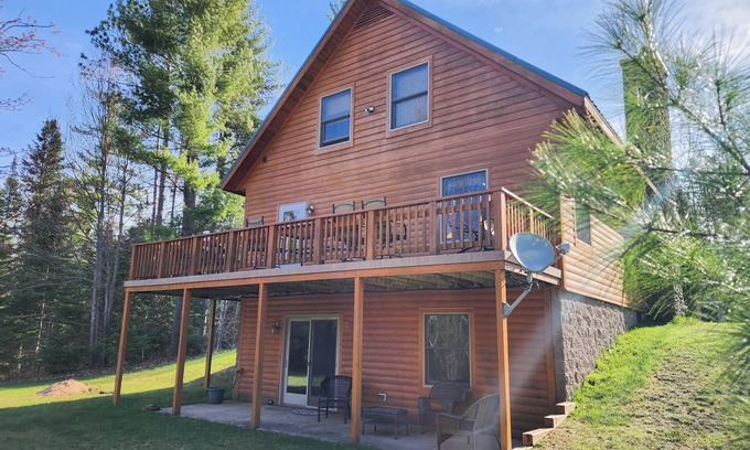 Wetmore Cabina | Secluded Cabin w/King Bed/Sauna/Creek