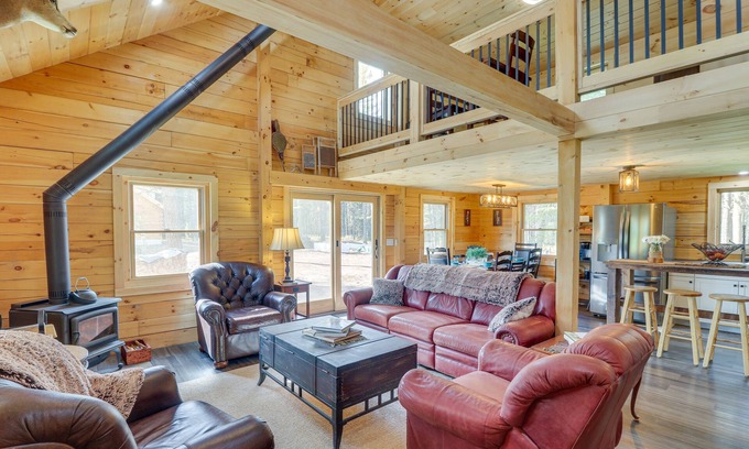 Bigfork Cabina | Secluded Cabin w/ Mtn Views ~ 33 Mi to Bigfork!