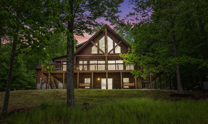 Lackawaxen Cabina | Secluded Cabin w/ Natural Swim Hole-HotTub-Trails