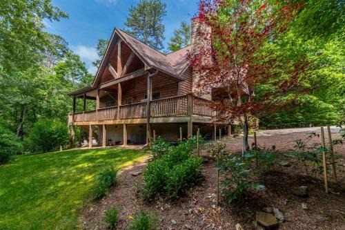 Hiawassee Casa | Secluded Cabin with Pool Table Nestled Amidst Georgia's Forests in Hiawassee, Georgia