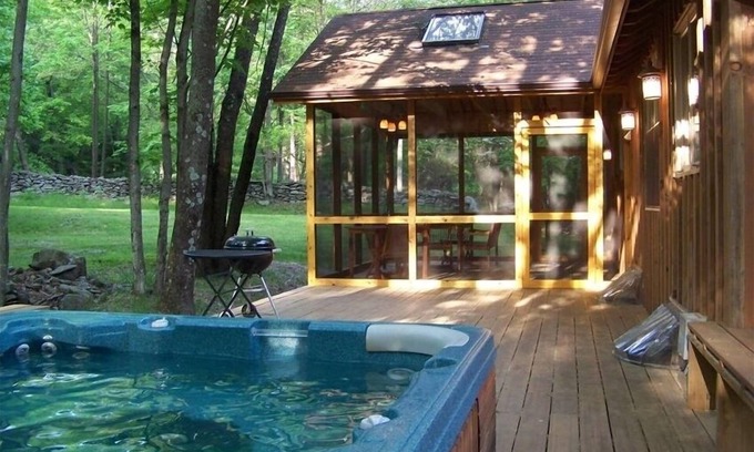 Bearsville Cabina | Aislado, Cabina, renovado con bañera de hidromasaje - 5 Millas a Woodstock