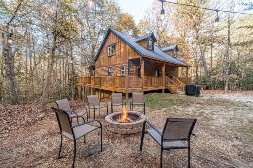 Helen Casa | Secluded Cabin with Hot-tub and Fire Pit in Cleveland, Georgia