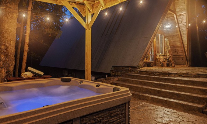 Almo Cabina | Secluded Cabin with Hot Tub, Firepit