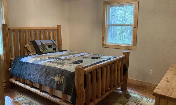 Idlewild Casa | Secluded Cabin with lake nearby