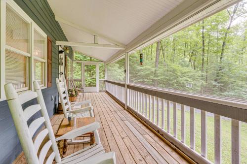 Hayesville Casa | Secluded Cabin with Porch - 7 Miles to Lake Chatuge!