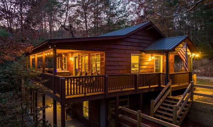 Cherry Log Cabina | Secluded cabin with hot tub, fireplace, outdoor fire pit and Tent Camping Area!