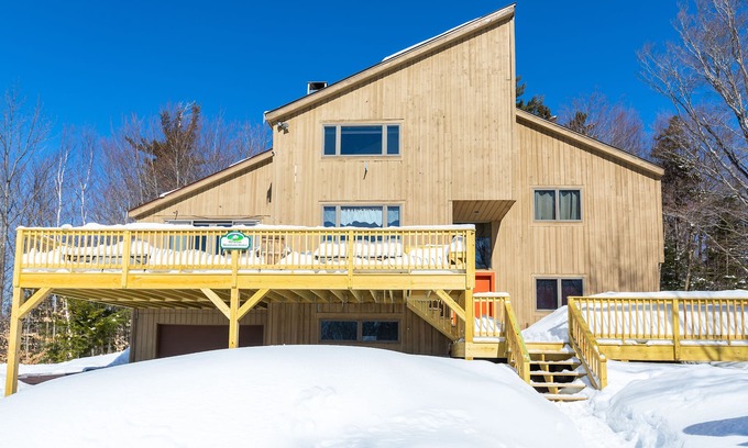 Peru Casa | Chalet aislado, vistas a la montaña, sauna + hotub (cerca de Stratton, Magic, Bromley Mt)