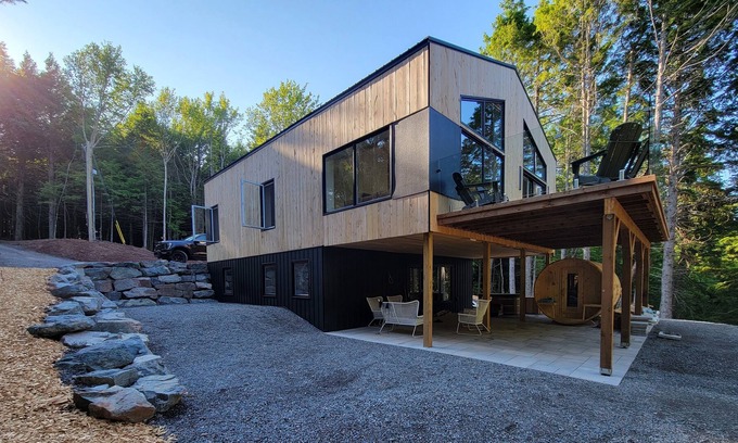 Onslow Chalet De Esquí | Secluded Chalet with hot tub, sauna, and cold plunge