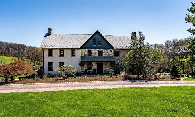 Coatesville Otro | Secluded Chester County historic farmhouse and venue