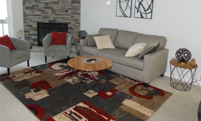 Avoca Condominio | Secluded Contemporary Lakefront Condo