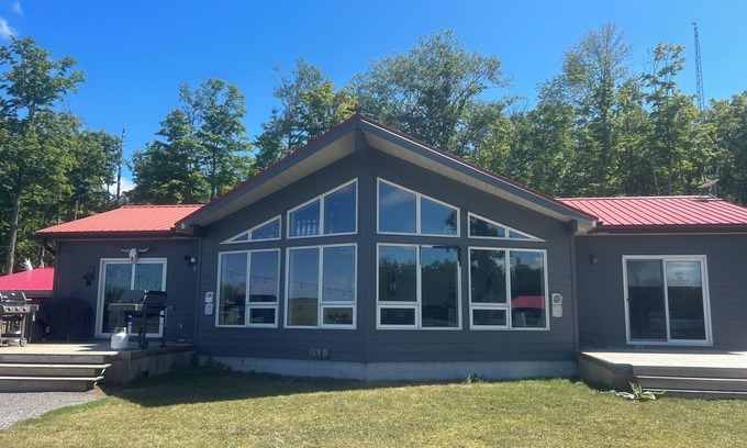 Havelock-Belmont-Methuen Cabaña | Secluded cottage on quiet lake