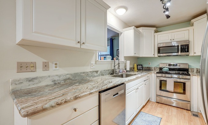 Blairsville Cabaña | Secluded Cottage w/Hot Tub in North Georgia!