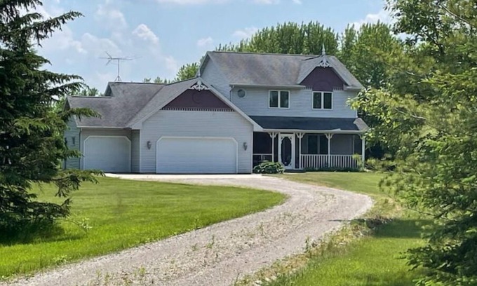 Black Wolf Casa | Secluded Country Home on 6 Acres