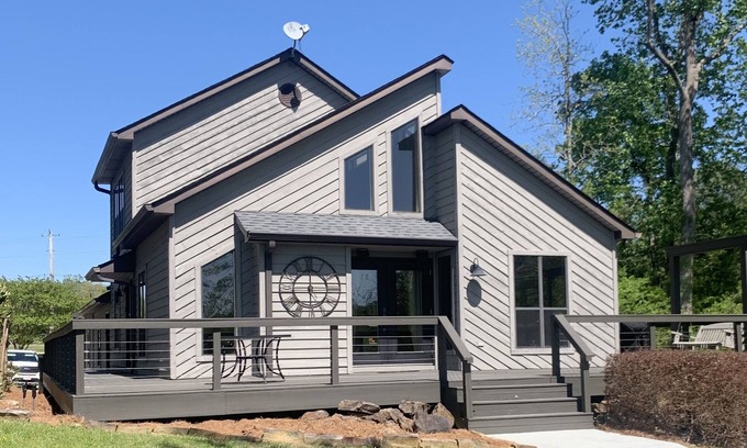 Arley Casa | Secluded Cove-Stunning Views- Sloping Lot- Near Duncan Bridge