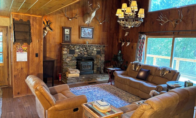 Custer County Otro | Secluded creek-side ranch house in the heart of Custer County.