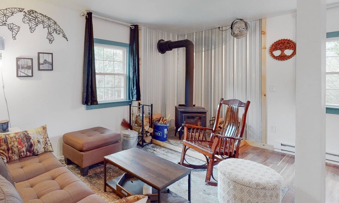 North Troy Cabina | Secluded, dog-friendly cabin with a deck, large yard, firepit, & wood stove