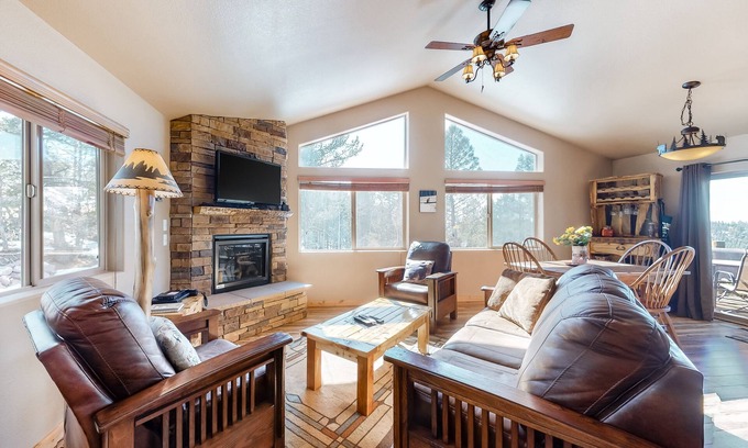 Rainbow Valley Casa | Secluded Dog-Friendly Home w/Free WiFi, Private Hot Tub, Washer/Dryer, Fireplace