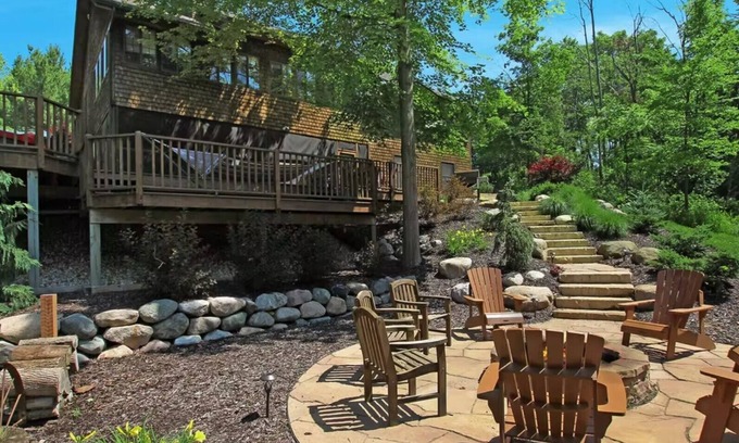 Fennville Casa | Secluded dog-friendly cabin on 10 acres - hot tub & game room!