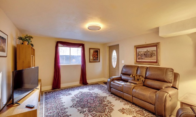 Elizabeth Apartamento | Secluded Elizabeth Apt on 3 Acres: Pets Welcome!