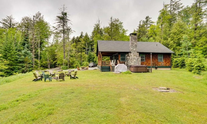 Tannersville Casa | Secluded Elka Park Cabin Hot Tub and Fire Pit!