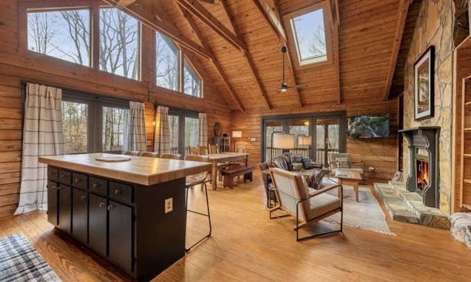 Ellijay Casa | Secluded Ellijay River Cabin, Hot tub, firepit, Fire Pit, Bunkroom & Gameroom