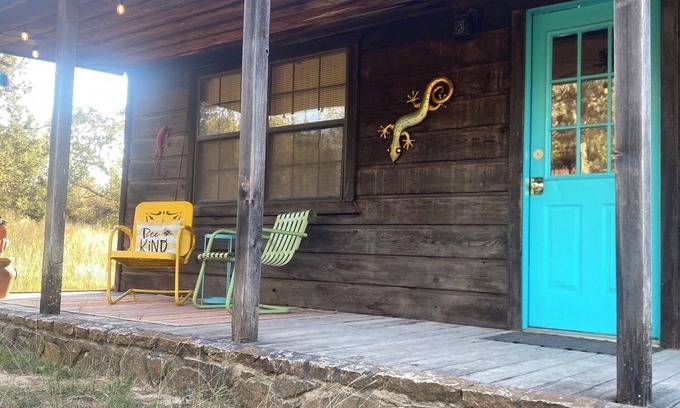 Paluxy Cabina | Secluded Escape with scenic views & hot tub