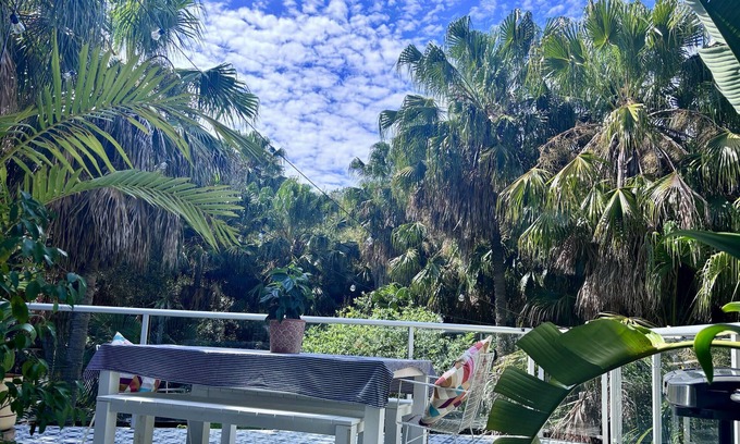 Newport Casa | Secluded family treehouse, 6 minutes from stunning Bungan Beach