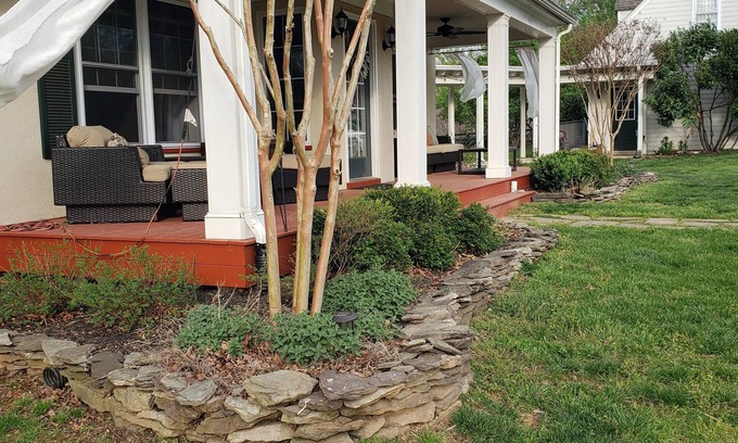 Calverton Otro | Secluded Farmhouse Cottage w/Bucolic Setting