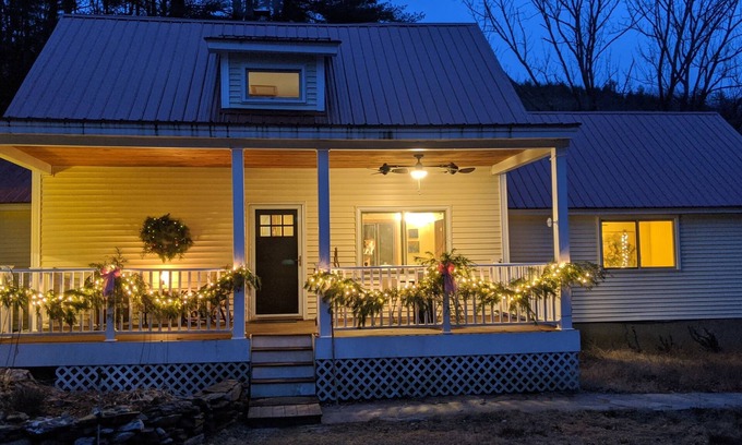 Rockingham Otro | Secluded Farmhouse Getaway near Okemo, Bromley, Sunapee