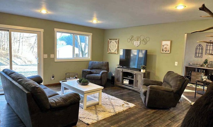 Norwalk Casa | Secluded Farmhouse Retreat in Norwalk