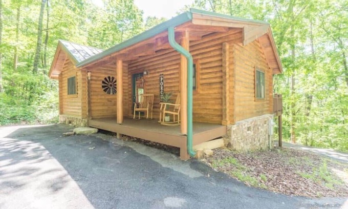 Wildwood Cabina | Secluded Getaway with Private Hot Tub!
