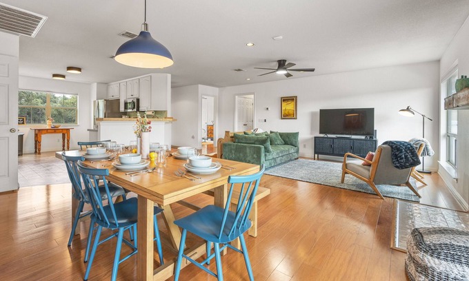 Henly Casa | Secluded Hill Country Retreat | Family & Pet-Friendly