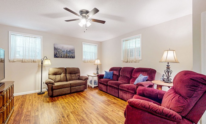 Otto Casa | Secluded home on 13 acres with jetted tub, screened porch & wildlife sightings