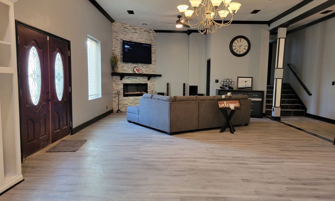 South Kansas City Casa | Secluded home