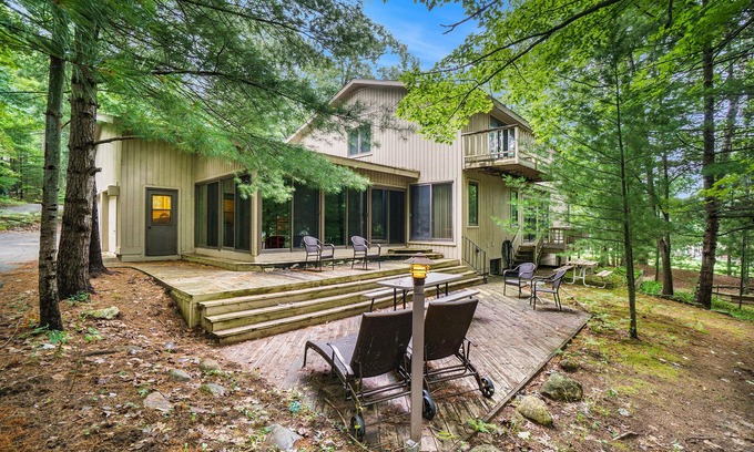 Maple City Cabaña | Secluded home with three kitchens, vaulted ceilings, washer/dryer, & patios