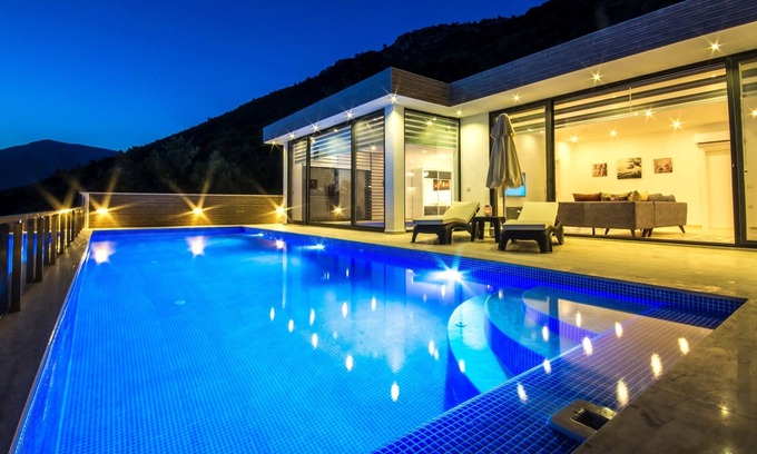 Uzumlu Villa | Apartada villa de luna de miel con piscina cubierta climatizada y vista panorámica