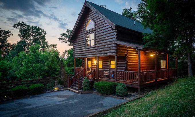 Sevierville Cabina | ⭐ SECLUDED HOT TUB GAME ROOM LOCATION EASY ROADS! ⭐