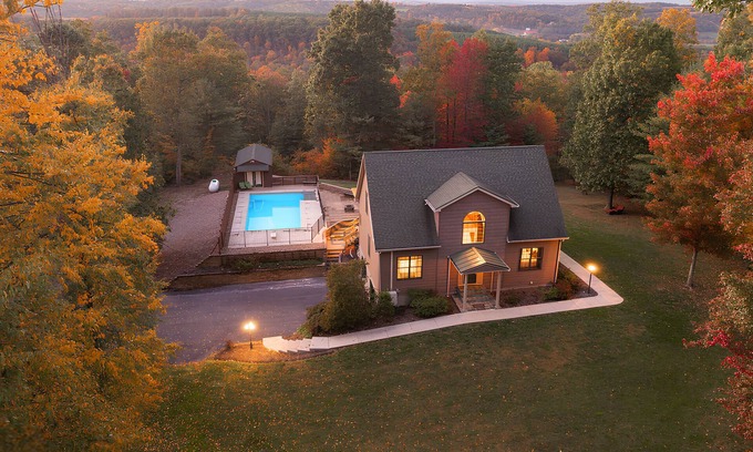 Cocolamus Casa | Secluded House | Hot Tub and Pool | Espresso Bar