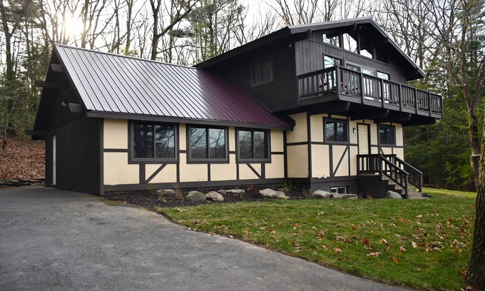 Reeders Casa | Secluded House in the Poconos with two private floors and a beautiful lake view!